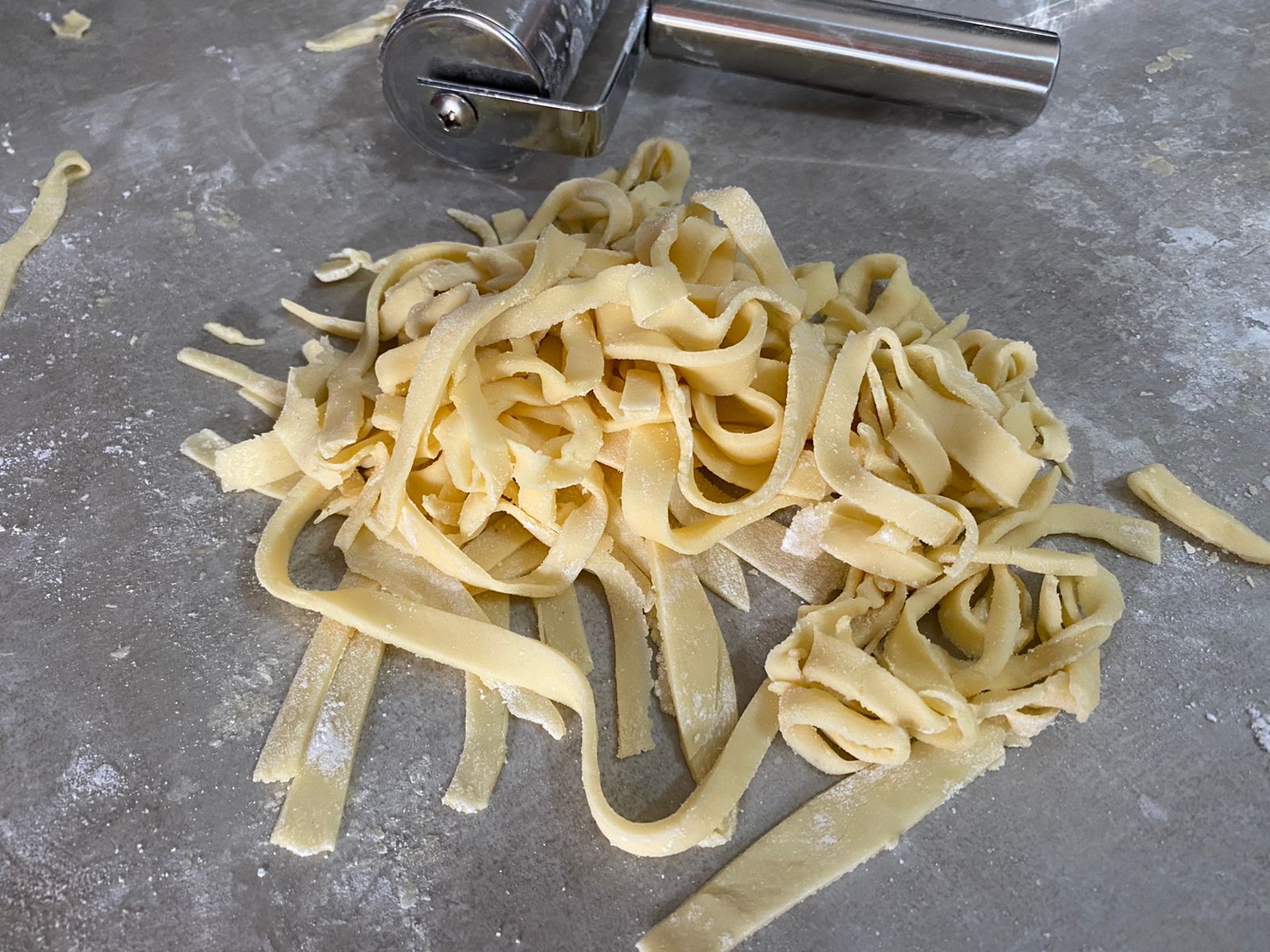 Lactose-free gluten-free noodles, wheat-free dough