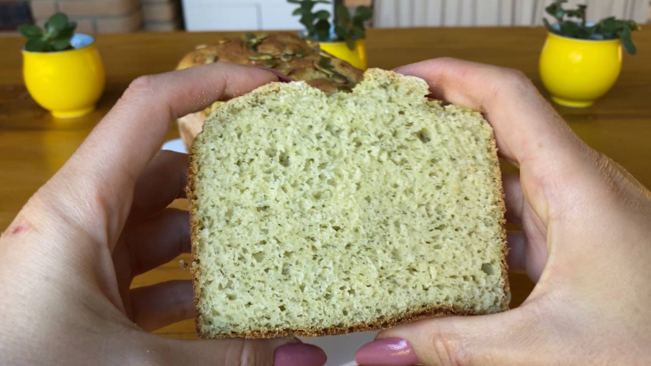 Pão de espinafre nutritivo sem glúten e sem lactose