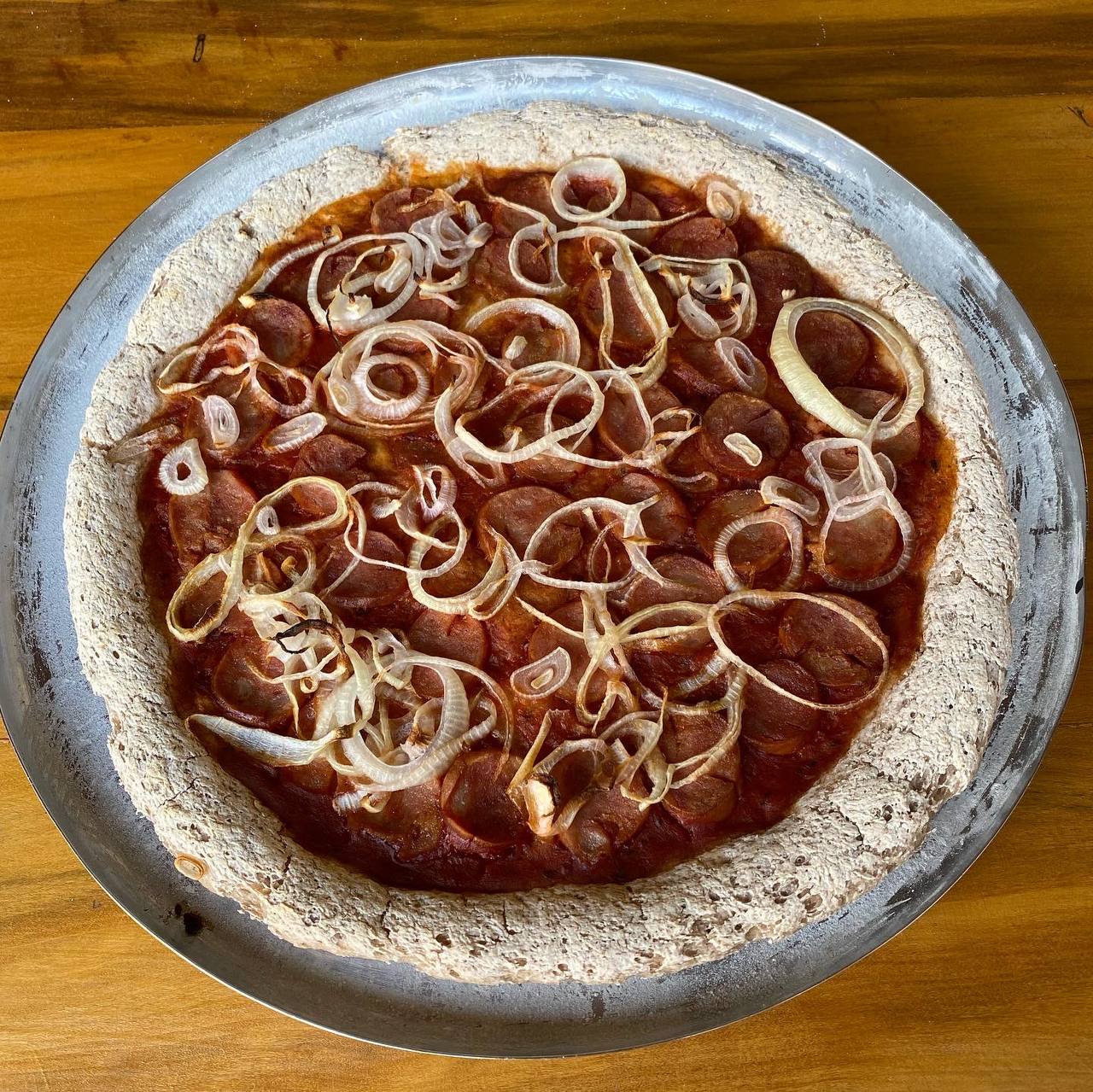 Massa de pizza com borda sem glúten e vegana