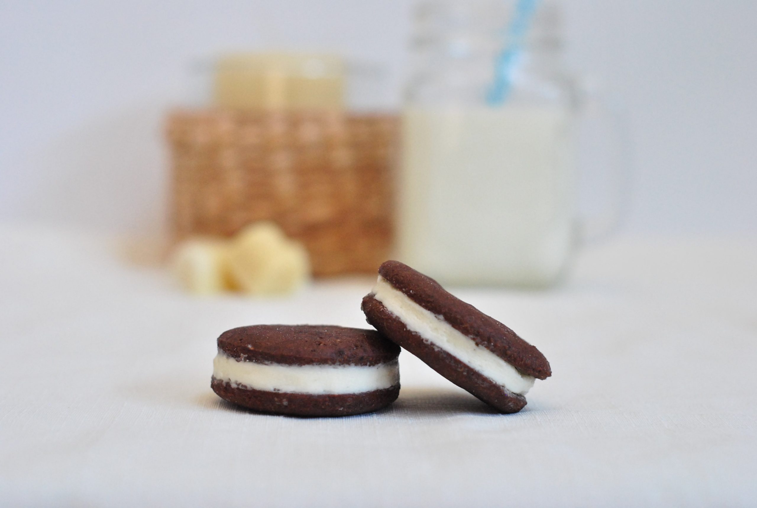 Gluten-free and lactose-free oreo-like filled cookies